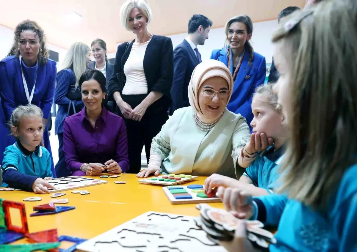 Emine Erdoğan, Belgrad’daki Türkiye Maarif Vakfı anaokulu öğrencileriyle bir araya geldi